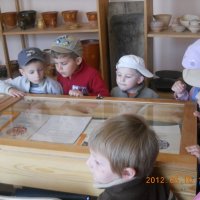 Zobacz w powiększeniu: Przedszkolaki w izbie tradycji (7)