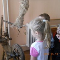 Zobacz w powiększeniu: Przedszkolaki w izbie tradycji (36)