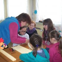 Zobacz w powiększeniu: Warsztaty robienia kwiatów z krepiny (8)