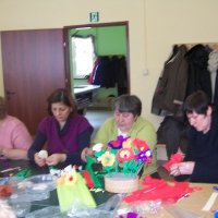 Zobacz w powiększeniu: Warsztaty robienia kwiatów z krepiny (22)