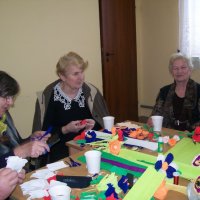 Zobacz w powiększeniu: Warsztaty robienia kwiatów z krepiny (30)