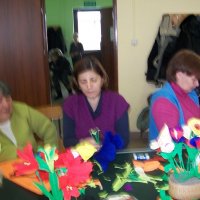 Zobacz w powiększeniu: Warsztaty robienia kwiatów z krepiny (37)