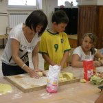 Obejrzyj galerię zdjęć: Wakacje 2014. Zajęcia kulinarne - pieczenie ciasteczek