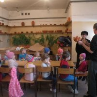Zobacz w powiększeniu: Warsztaty garncarskie dla przedszkolaków 2015 (9)