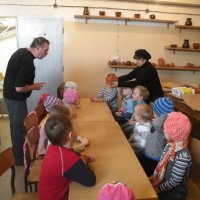 Zobacz w powiększeniu: Warsztaty garncarskie dla przedszkolaków 2015 (11)
