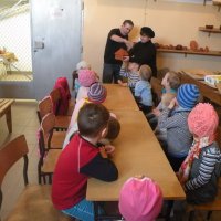 Zobacz w powiększeniu: Warsztaty garncarskie dla przedszkolaków 2015 (12)