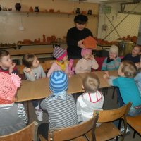 Zobacz w powiększeniu: Warsztaty garncarskie dla przedszkolaków 2015 (14)
