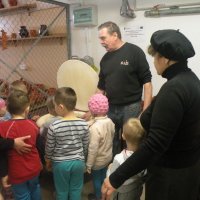 Zobacz w powiększeniu: Warsztaty garncarskie dla przedszkolaków 2015 (32)
