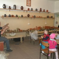 Zobacz w powiększeniu: Warsztaty garncarskie dla przedszkolaków 2015 (46)