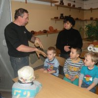 Zobacz w powiększeniu: Warsztaty garncarskie dla przedszkolaków 2015 (54)