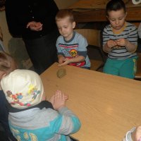 Zobacz w powiększeniu: Warsztaty garncarskie dla przedszkolaków 2015 (57)
