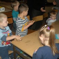 Zobacz w powiększeniu: Warsztaty garncarskie dla przedszkolaków 2015 (62)