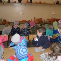 Zobacz w powiększeniu: Warsztaty garncarskie dla przedszkolaków 2015 (8)