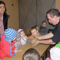Zobacz w powiększeniu: Warsztaty garncarskie dla przedszkolaków 2015 (20)