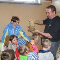 Zobacz w powiększeniu: Warsztaty garncarskie dla przedszkolaków 2015 (26)