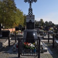 Zobacz w powiększeniu: Złożenie wieńców i zapalenie zniczy na mogiłach i pomnikach (1)