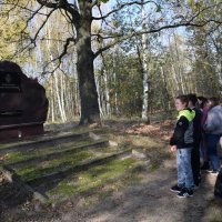 Zobacz w powiększeniu: Złożenie wieńców i zapalenie zniczy na mogiłach i pomnikach (11)