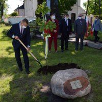 Zobacz w powiększeniu: BARANÓW UCZCIŁ WIELKICH POLAKÓW (15)